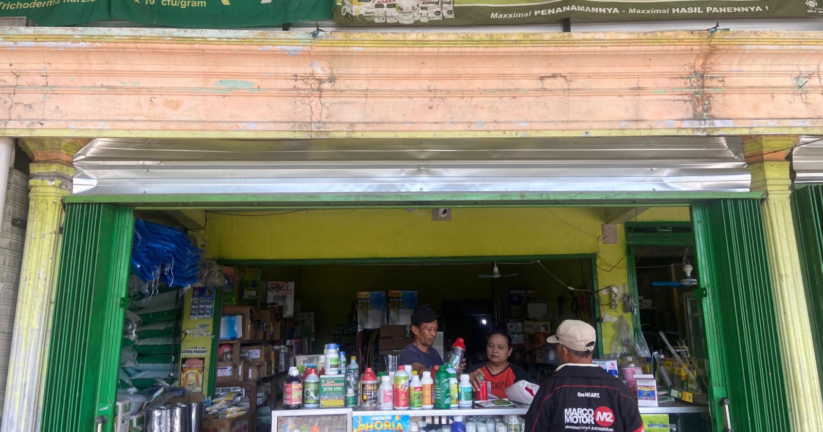 Kios Eri Tani: Jantung Pemasok Pertanian Cilacap yang Tak Pernah Lekang
